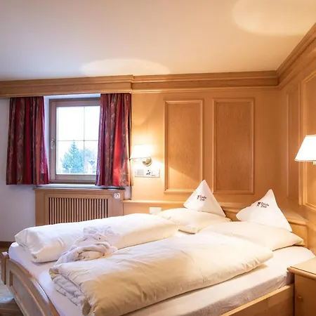 Aktiv- und Wellnesshotel Traube- Post Graun im Vinschgau Exterior foto