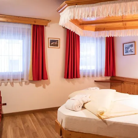 Aktiv- und Wellnesshotel Traube- Post Graun im Vinschgau Exterior foto