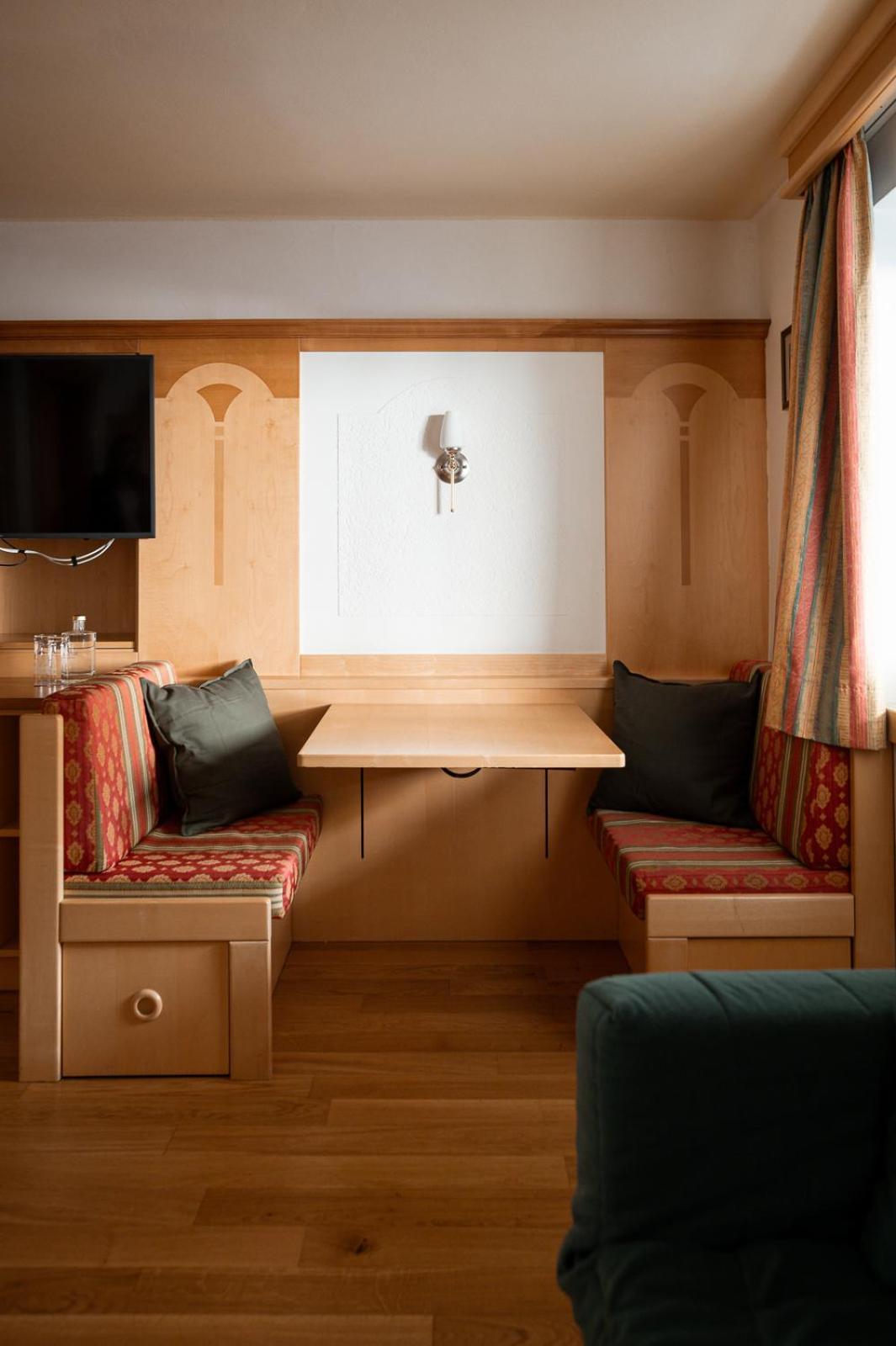 Aktiv- Und Wellnesshotel Traube- Post Curon Venosta